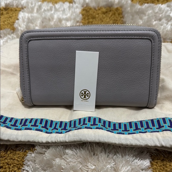 Tory Burch Handbags - Tory Burch Gray Leather Wallet